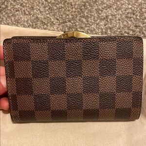 Louis Vuitton kiss lock wallet